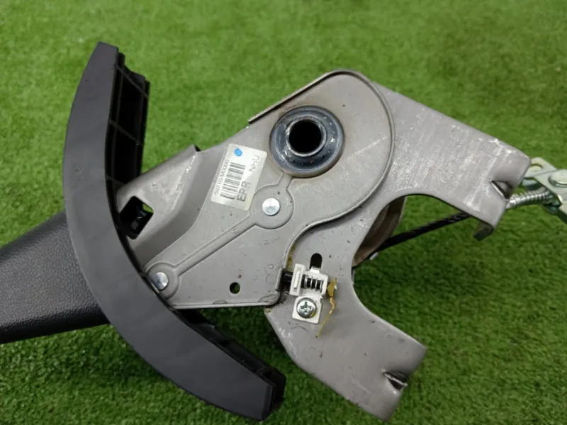 Рычаг стояночного тормоза