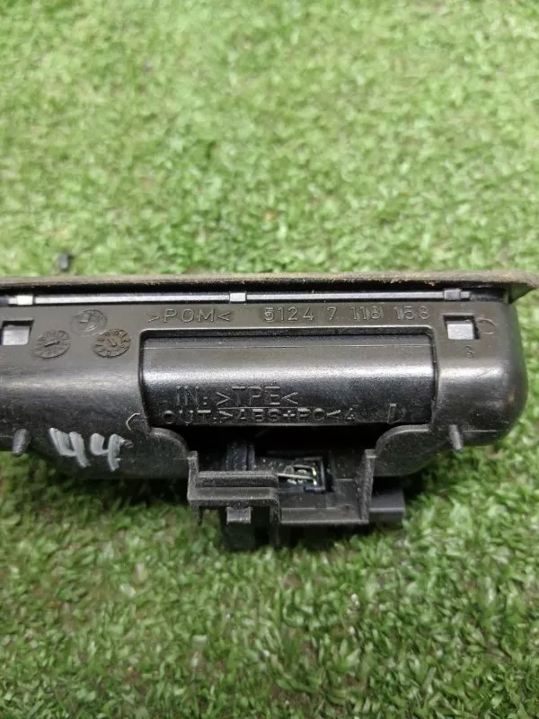 Кнопка открывания багажника