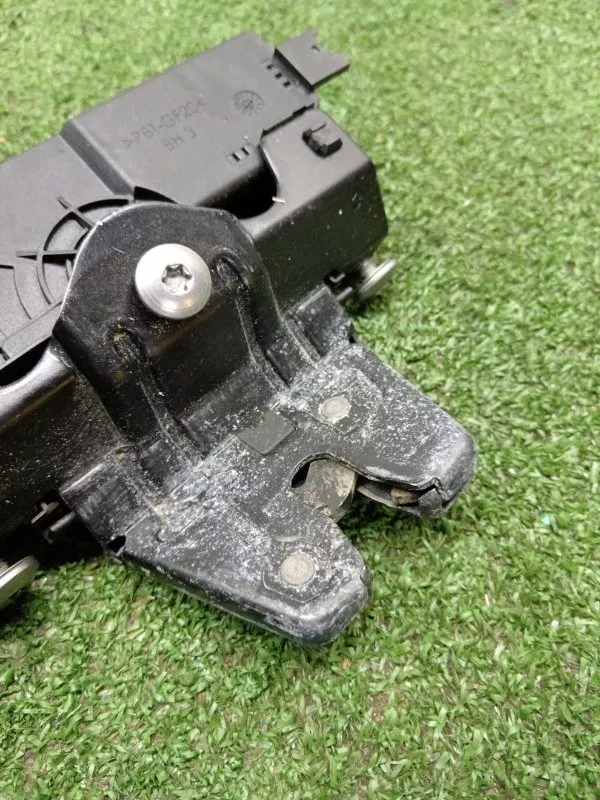 Замок багажника