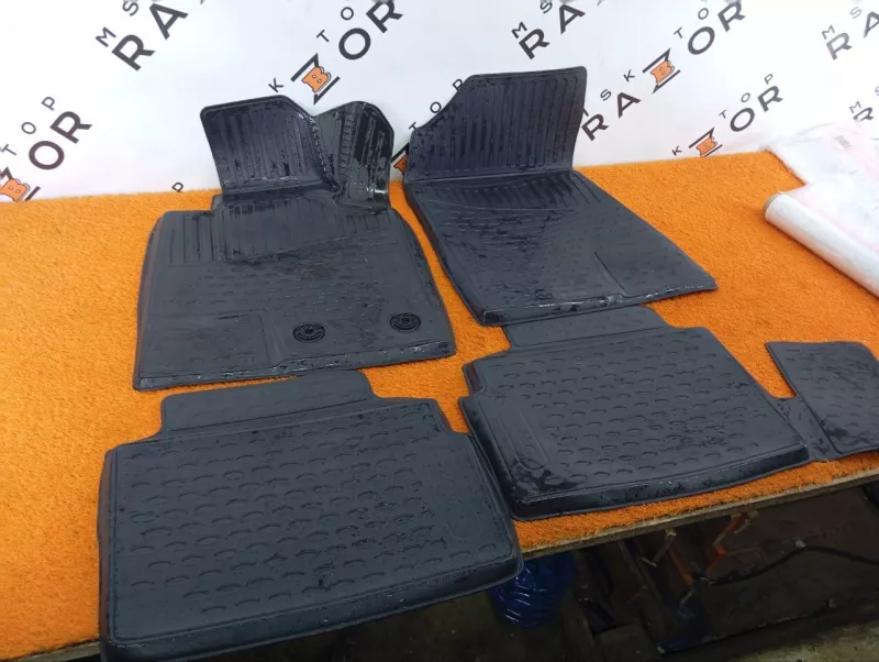 Коврик салона