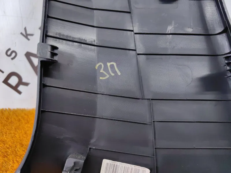 Обшивка центральной стойки