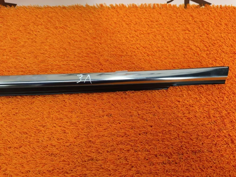 Молдинг стекла