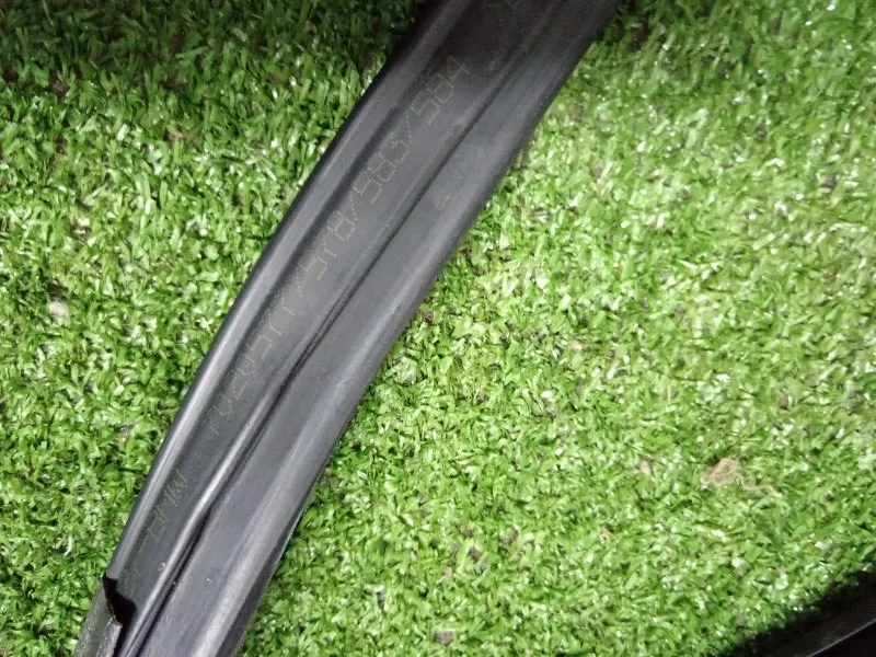 Уплотнитель стекла двери