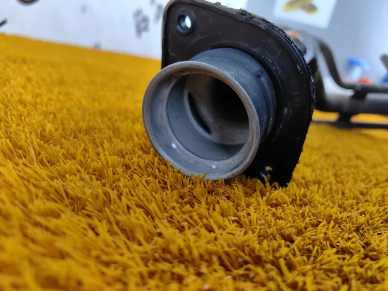 Горловина топливного бака