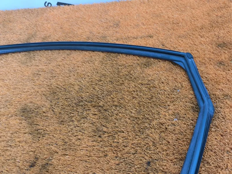 Уплотнитель стекла двери