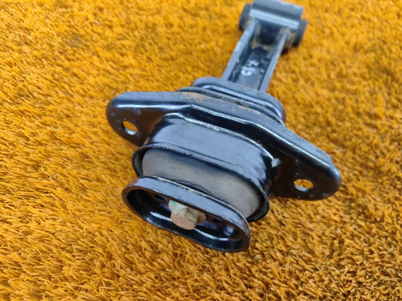 Подушка двигателя