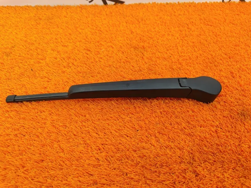 поводок стеклоочистителя