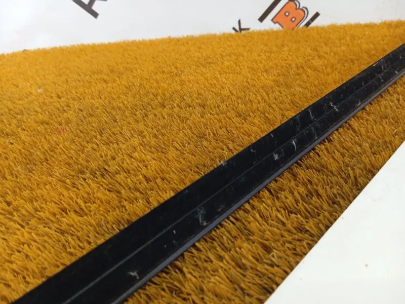 Уплотнитель стекла двери