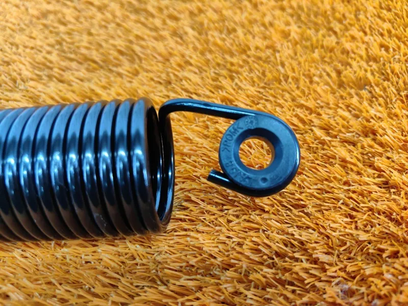 Пружина крышки багажника