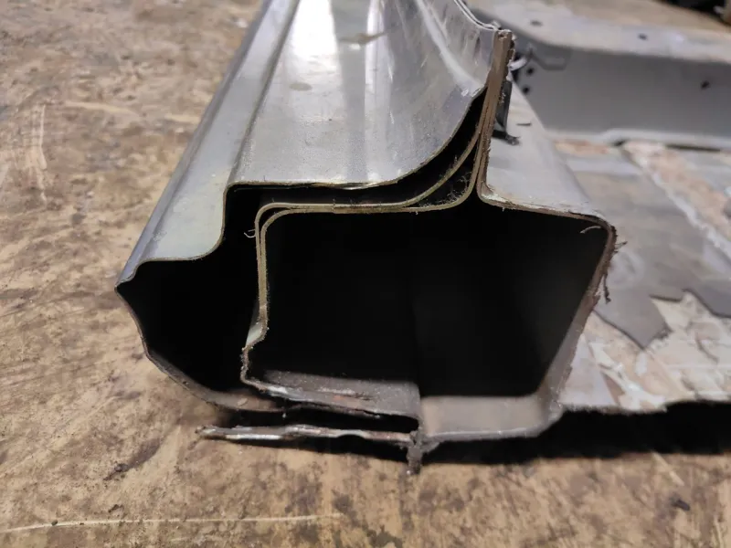 Порог с центральной стойкой