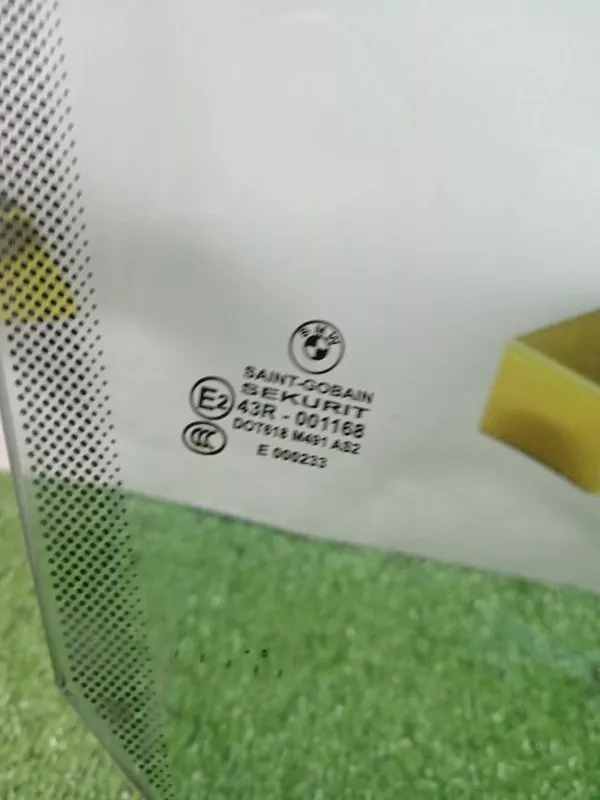 Стекло двери BMW 6-Series 2005 51337009710 E63/E64, переднее правое