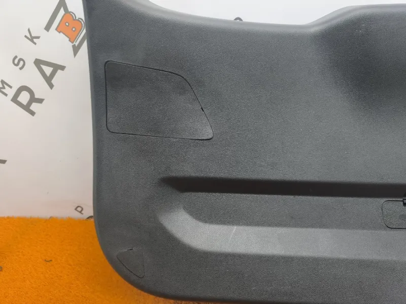 Обшивка двери багажника