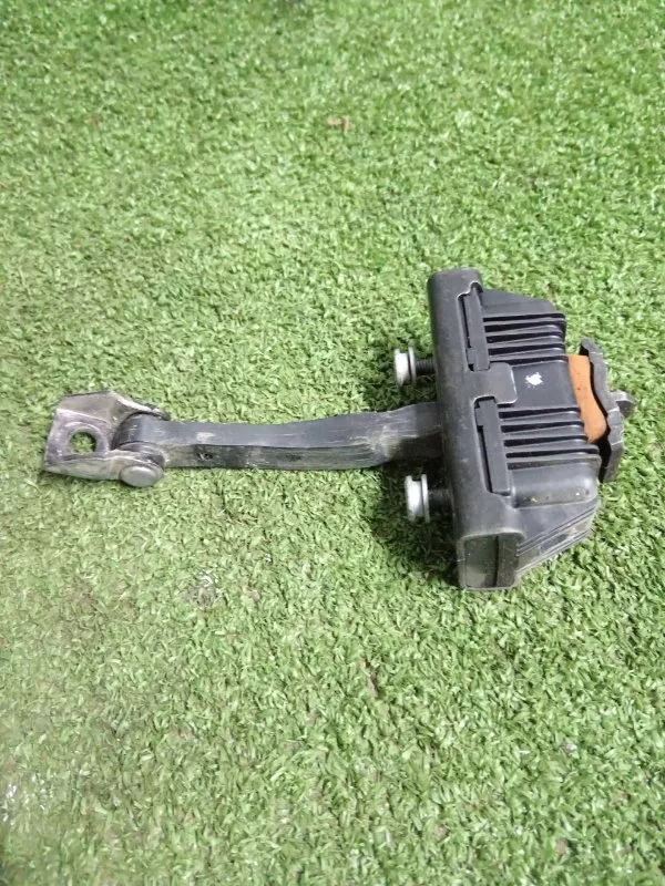 Ограничитель двери