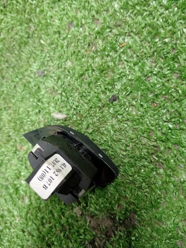 Кнопка открытия двери