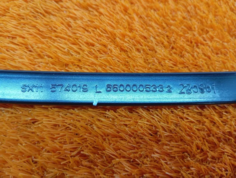 Направляющая стекла двери