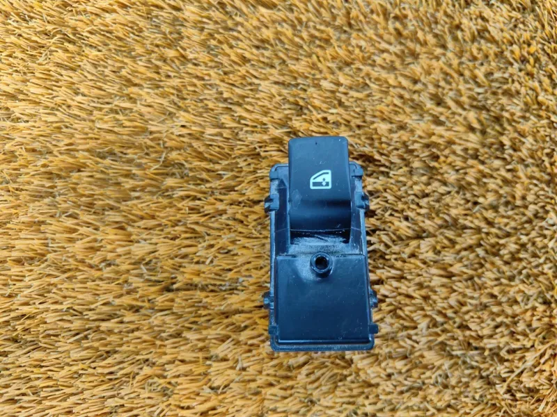 Кнопка стеклоподъемника