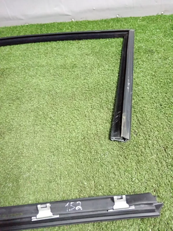 Уплотнитель стекла двери