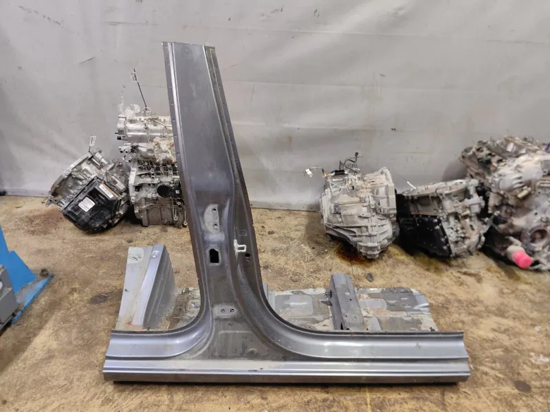 Порог с центральной стойкой