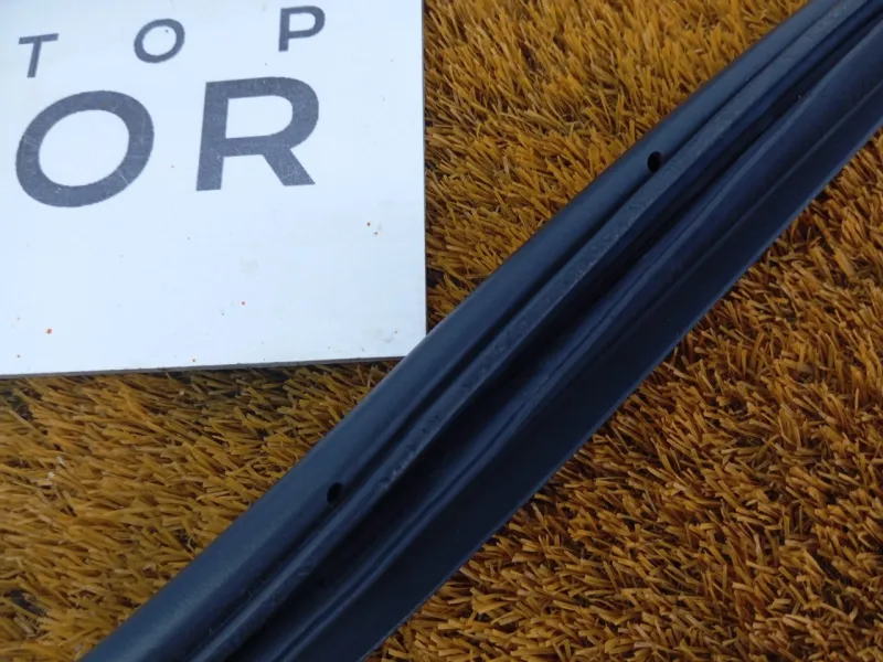 Уплотнитель проема двери