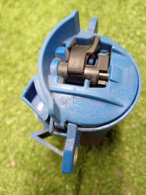 Личинка замка багажника