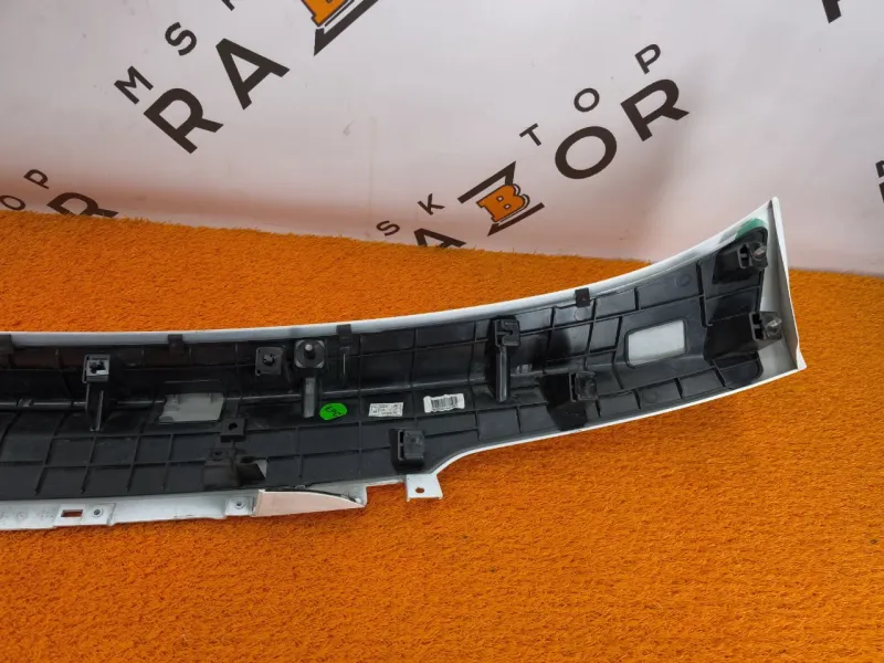 Накладка крышки багажника