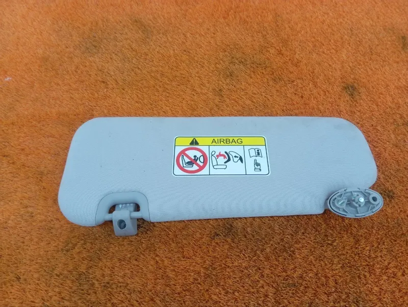 Козырек солнцезащитный