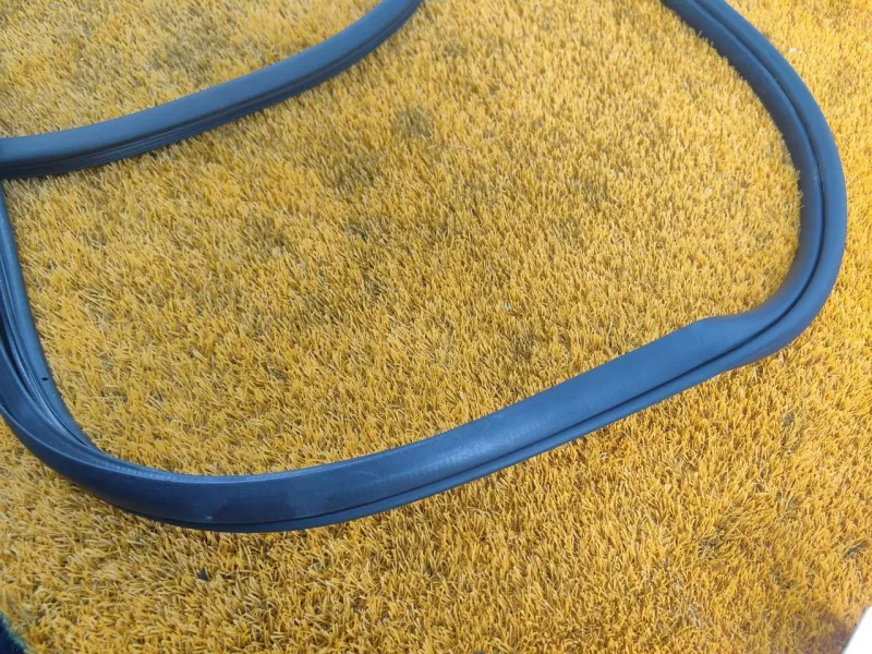 Уплотнитель проема двери