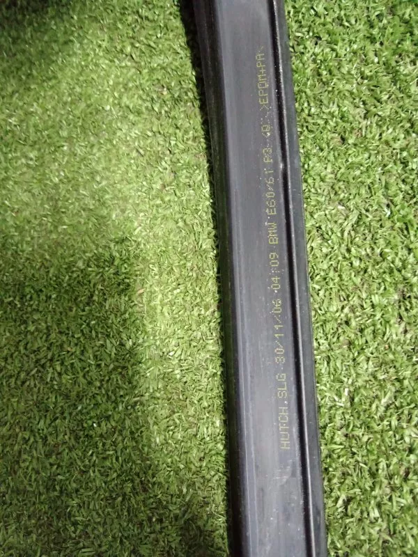 Уплотнитель стекла двери