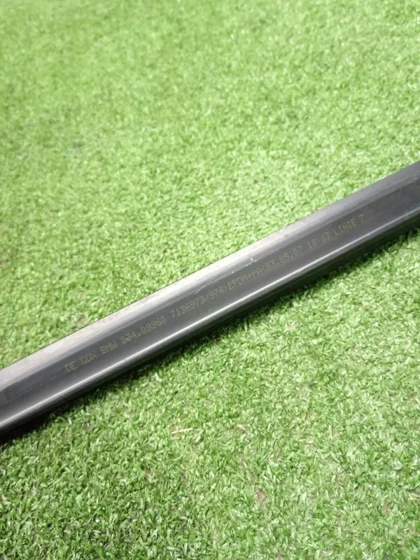 Уплотнитель стекла двери