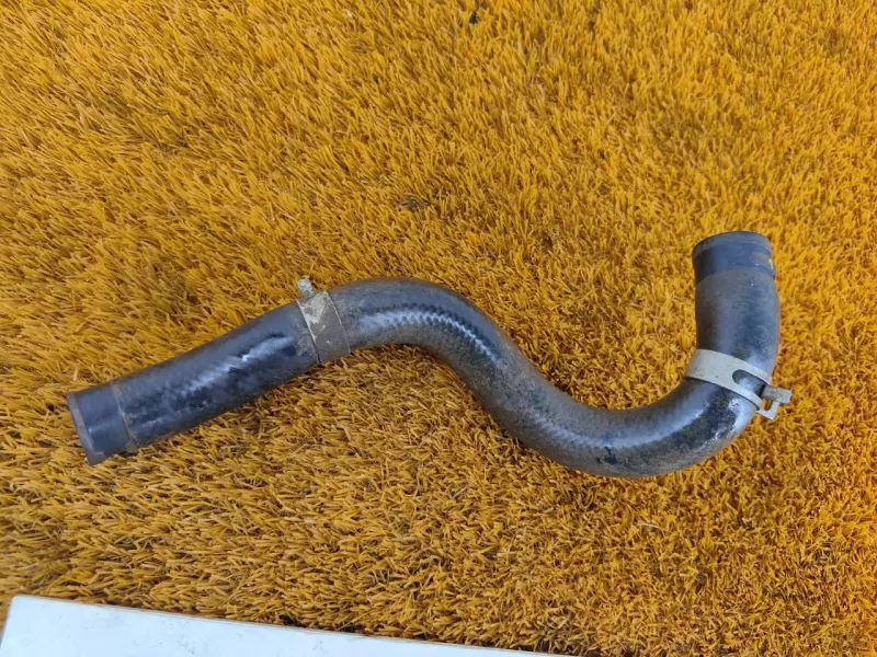 Патрубок радиатора