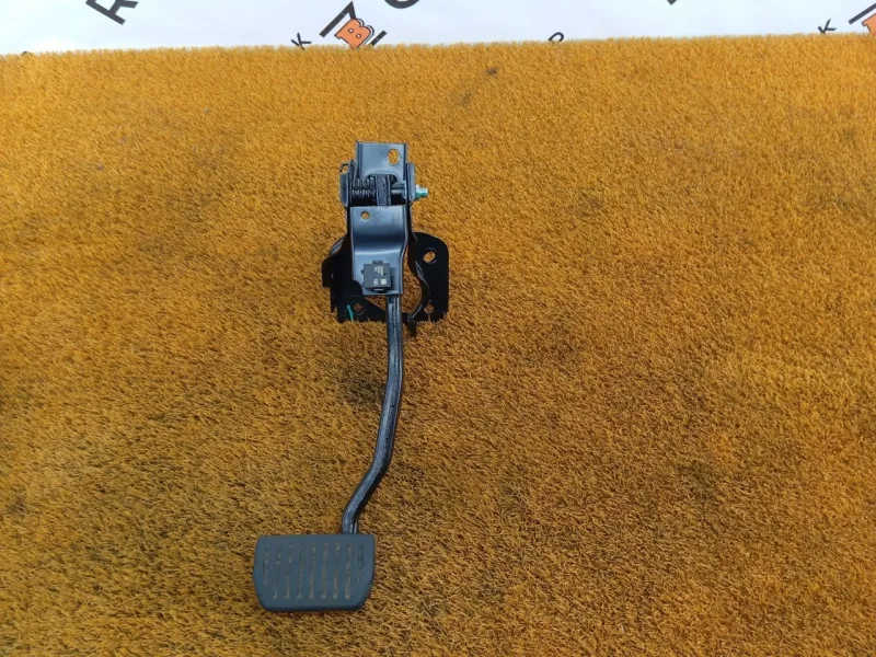 Педаль тормоза