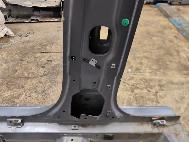 Порог с центральной стойкой