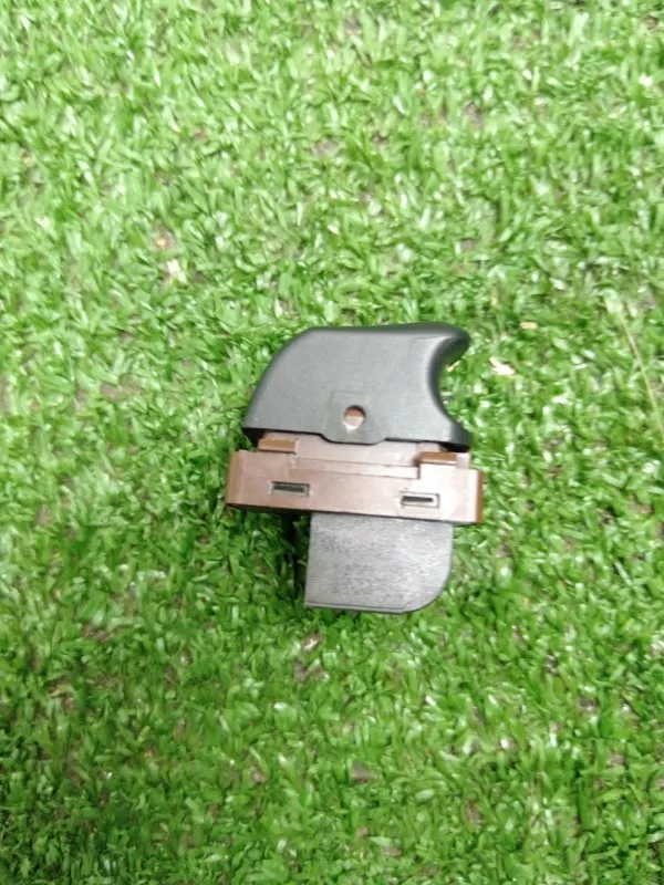 Кнопка открывания багажника