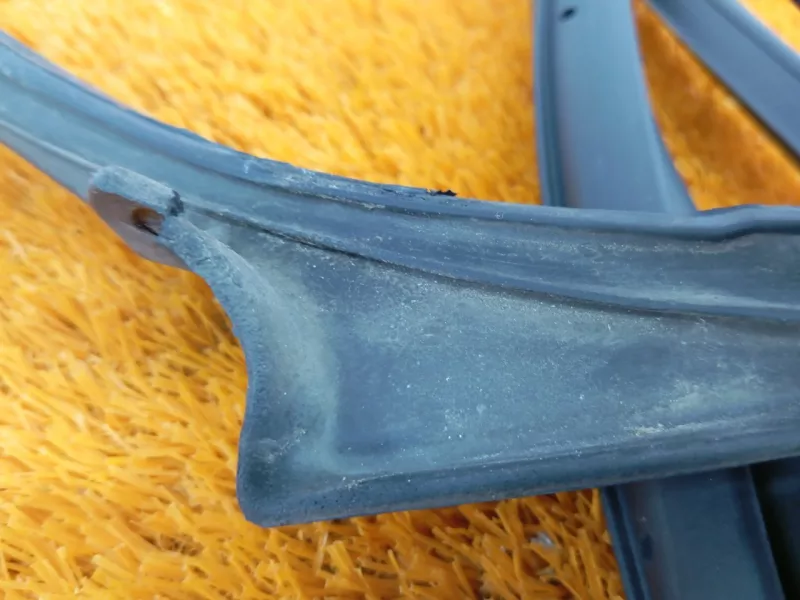 Уплотнитель двери