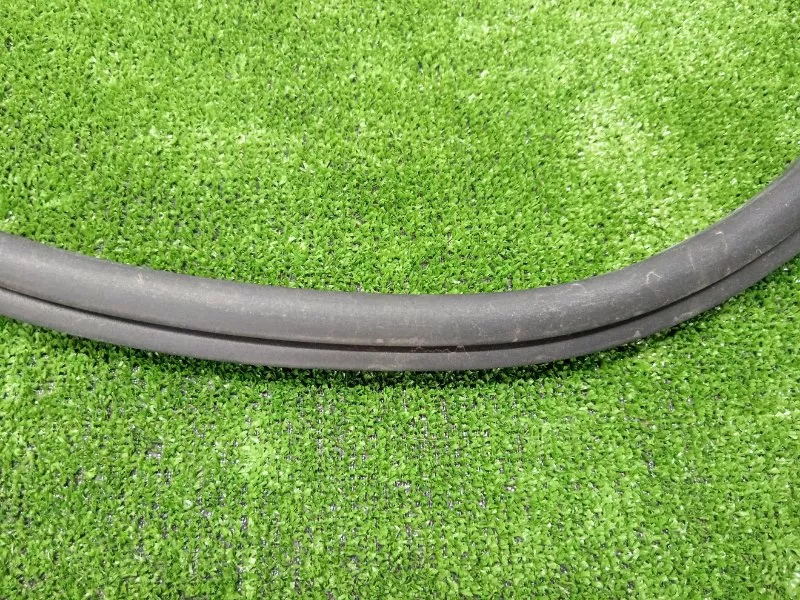 Уплотнитель стекла двери