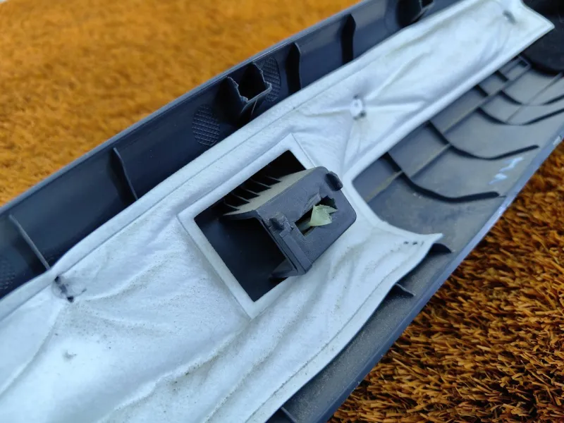 Накладка на стойку кузова