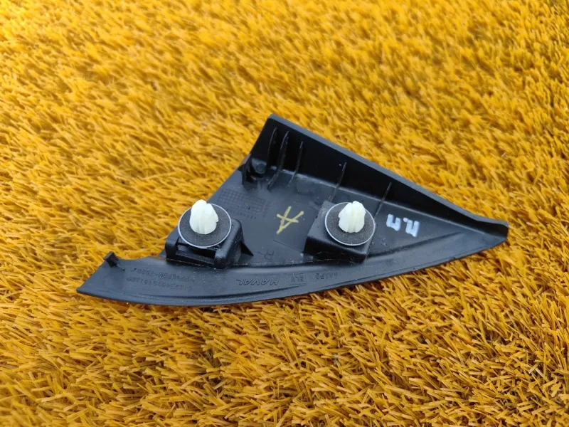 Уголок двери