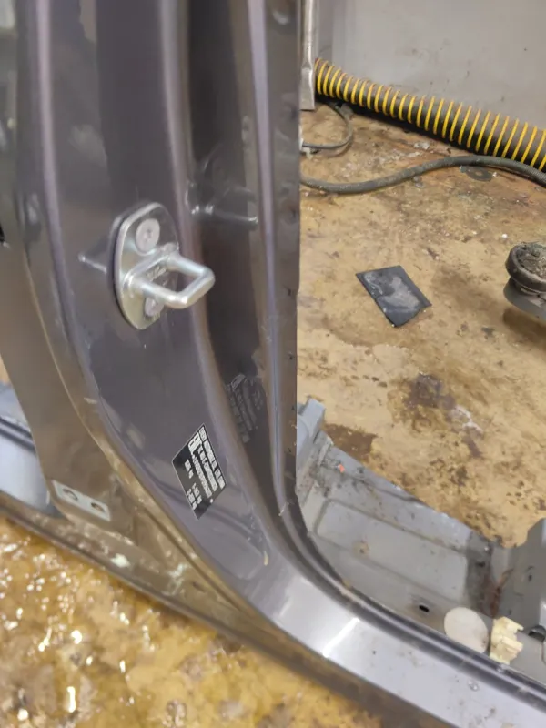 Порог с центральной стойкой Chery Tiggo 4 PRO 2023 502000843AAADYJ SQRE4G15C, правый