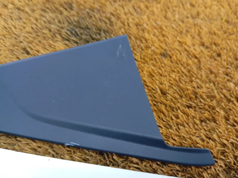 Уголок двери