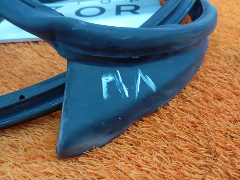 Уплотнитель двери