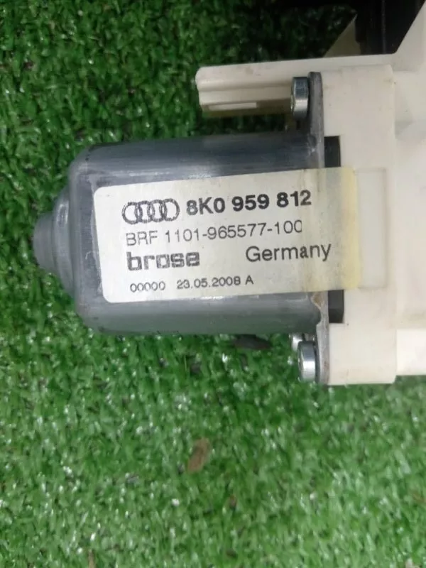 Стеклоподъемник Audi A4 2008 8K0839462A B8, задний правый