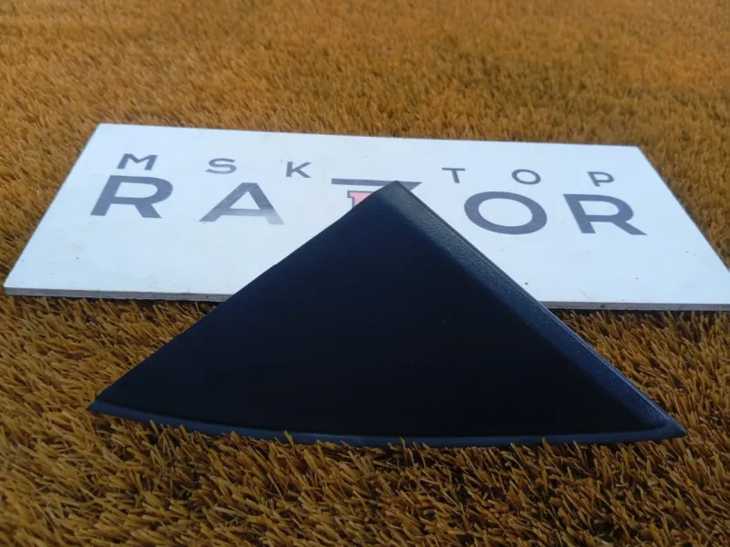 Уголок двери