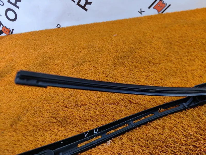 поводок стеклоочистителя