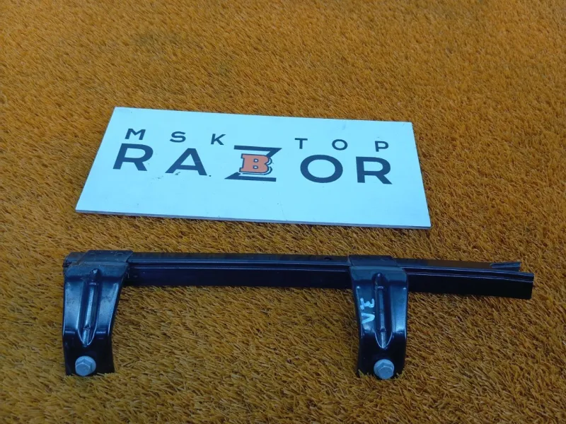 Направляющая стекла двери