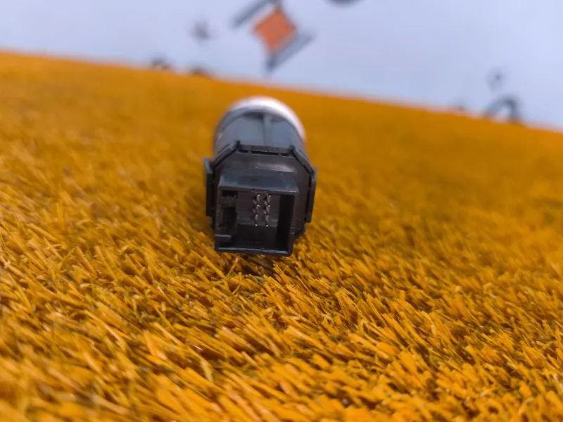 Кнопка запуска двигателя