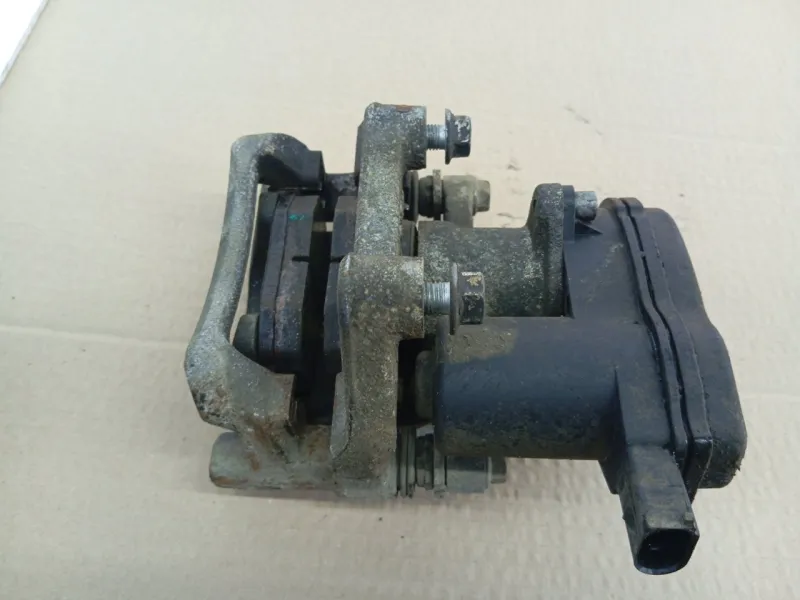 Суппорт Chery Tiggo 4 PRO 2023 204000072AA SQRE4G15C, задний правый