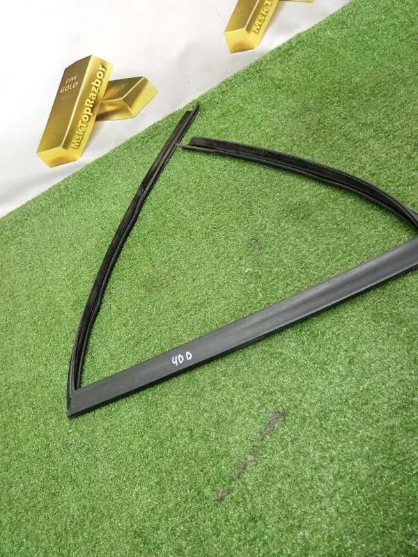 Уплотнитель стекла двери