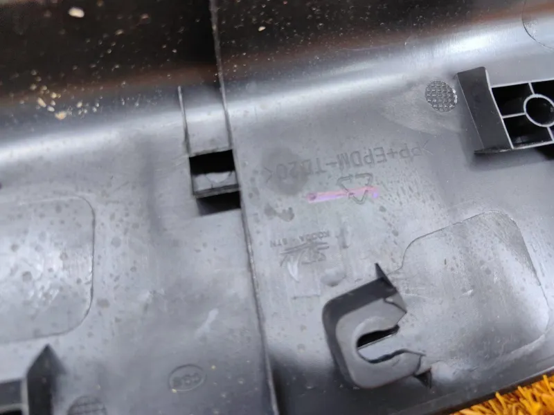 Накладка замка багажника