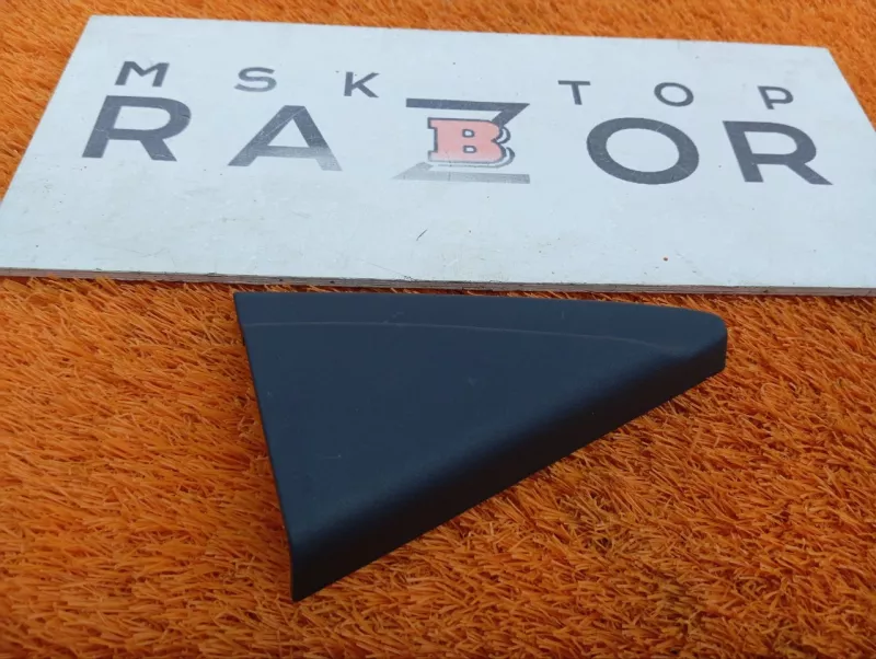 Уголок двери