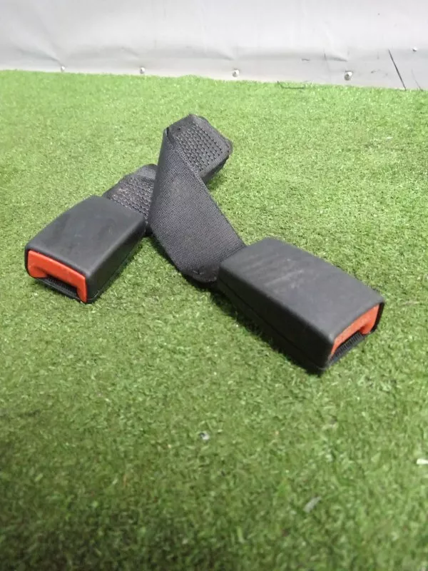 Ответная часть ремня безопасности BMW X1 2011 72117245663 E84 N47D20C 75397700, задняя правая